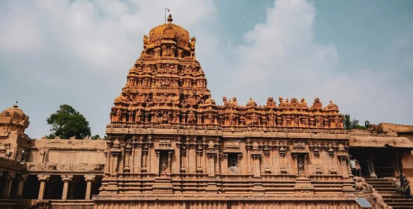 Exploring the Rich Heritage: Top 10+ Famous temples of Tamil Nadu Exploring the Rich Heritage: Top 10+ Famous temples of Tamil Nadu