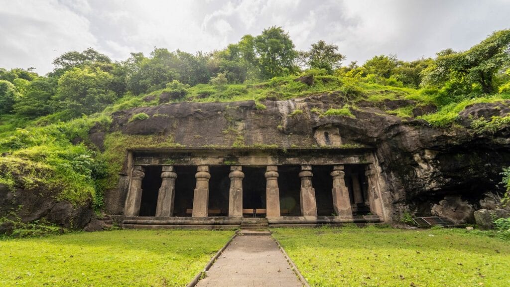 22 Travel Destinations of Maharashtra Rare you must visit in 2025. Top Travel Destinations of Maharashtra
