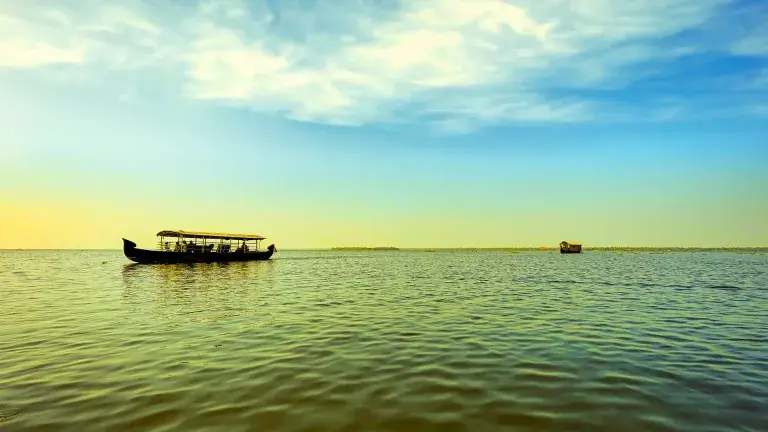 Top Travel Destinations in Kerala: A Road Map to God's Own Country (2025) Top Travel Destinations in Kerala: A Road Map to God's Own Country (2025)